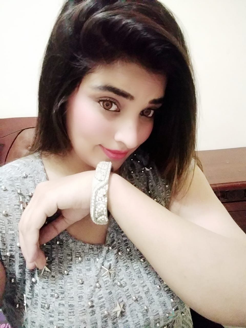 Escorts Sharjah, United Arab Emirates Arpita Indian Milf