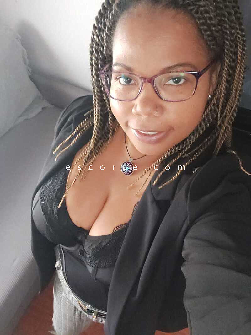 Escorts Melun, France FEMME JOLIE MULATRE