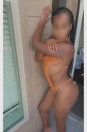 Escorts Orlando, Florida Curvy, Big Boobs, Tall Caramel Tanned Beauty