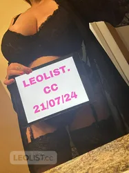 Escorts Kitchener, Ontario hot & wet brunette • natural DDD+ • outcalls