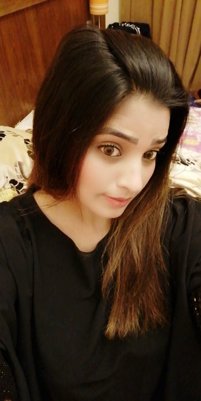 Escorts Abu Dhabi, United Arab Emirates Pratigya Busty Girl