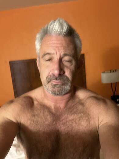 Escorts Oakland, California Muscular Silver Fox Daddy Fantasy!