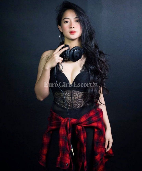 Escorts Makati City, Philippines Dolly