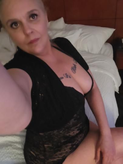 mature attractive women looking to have fun