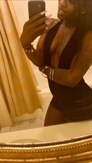 Visiting College Hottie 🥰 Chocolate Barbie 🍫 ready to play😋💦 & party🎉 Facetime/ Snapchat Verification✅
