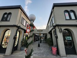 Sierra Madre, California Sisters Spa