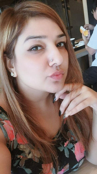 Escorts Sharjah, United Arab Emirates Roshini Busty Girl