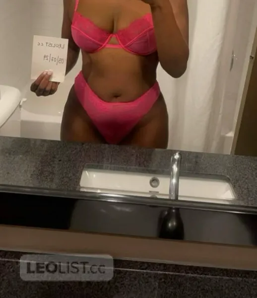 Escorts Kitchener, Ontario ebony treat /// OUTCALLS ONLY