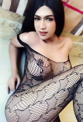 Escorts Dubai, United Arab Emirates Yiwa Shemale--top