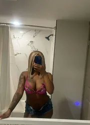 Escorts Winnipeg, Manitoba Mia