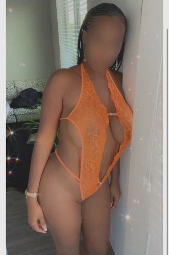 Escorts Orlando, Florida Curvy, Big Boobs, Tall Caramel Tanned Beauty