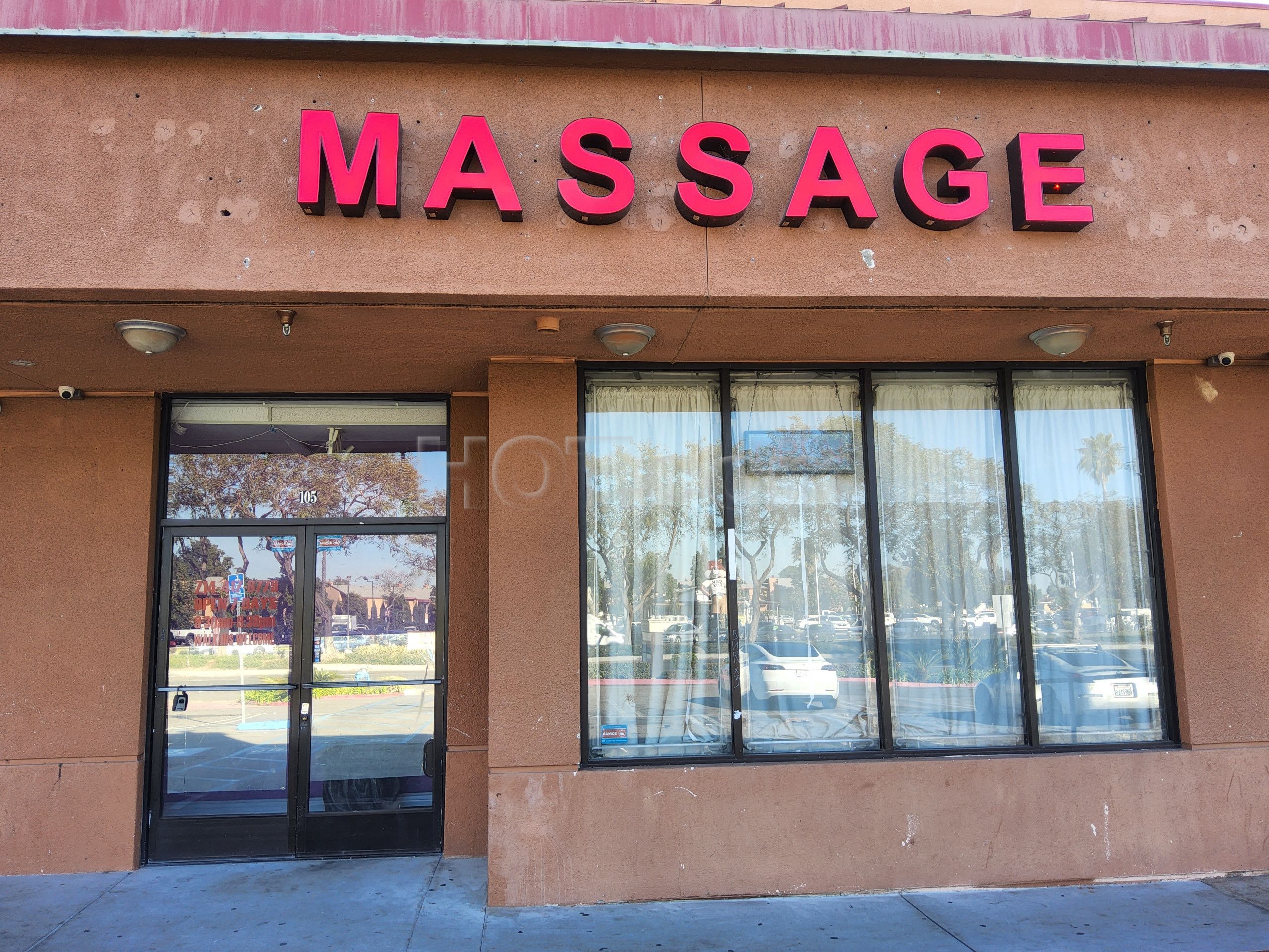 Santa Ana, California Blue & Moon Massage Spa