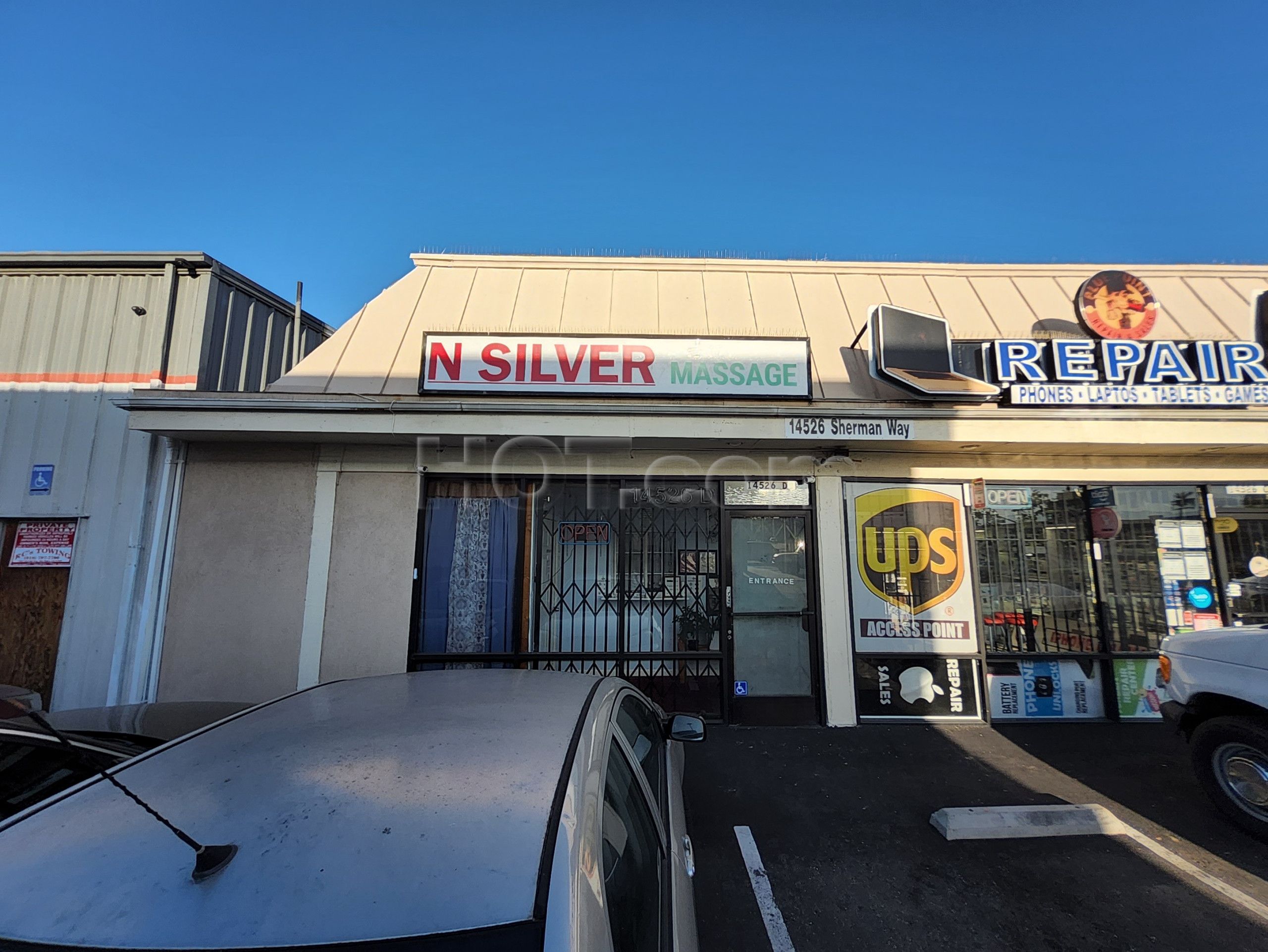 Van Nuys, California N Silver Massage