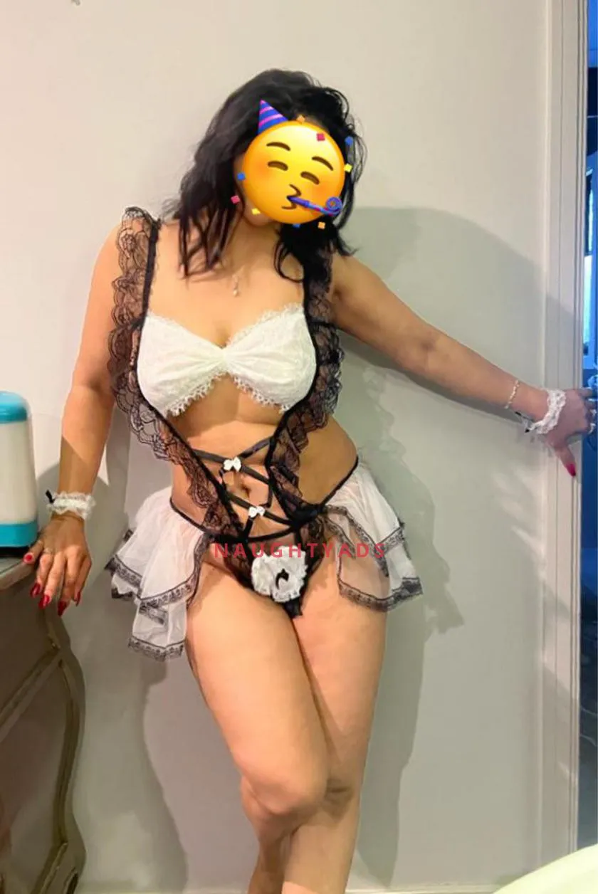 Escorts Melbourne, Australia Indian busty Layla