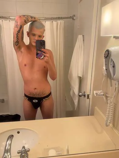 Escorts Toronto, Ontario Submissive Young Twink