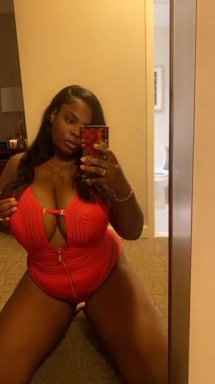 Escorts Palm Springs, California ⚠cream queen 💦tight 💦 Busty mixed Dominican!