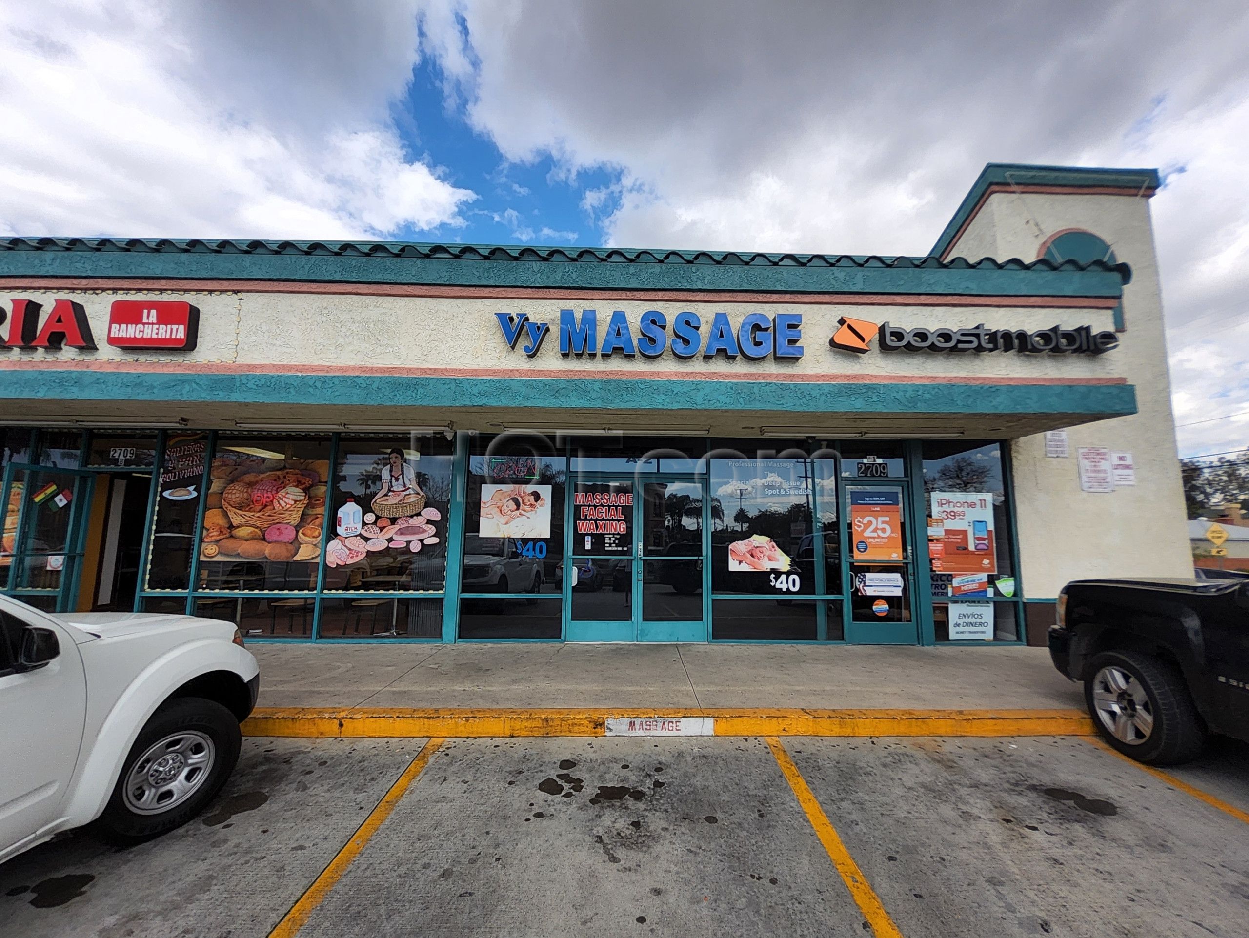 Santa Ana, California Vy Massage