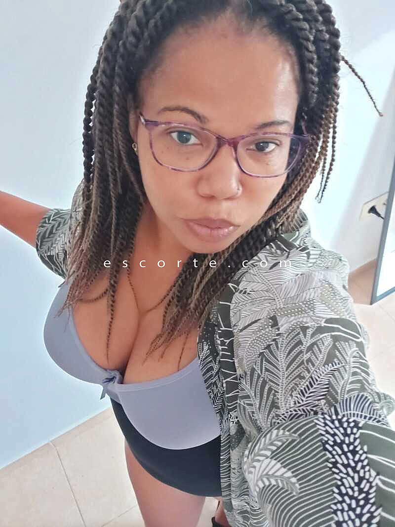 Escorts Melun, France FEMME JOLIE MULATRE