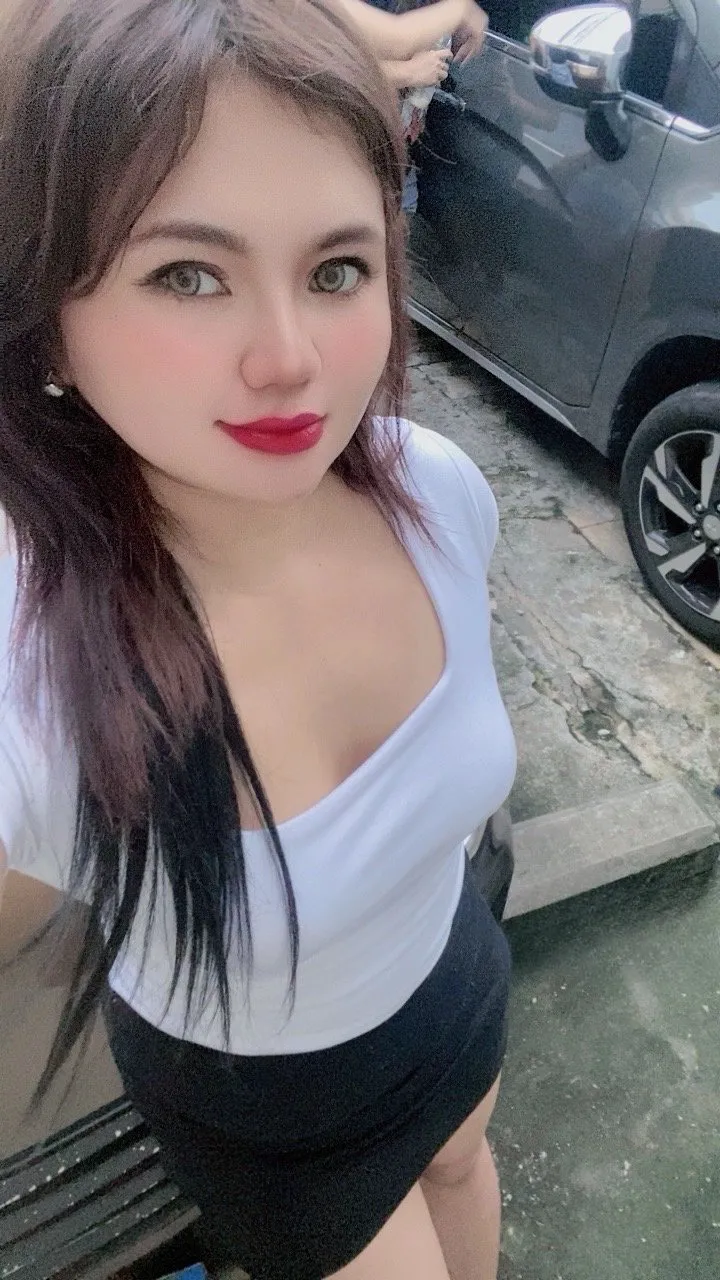 Escorts Makati City, Philippines Andrea