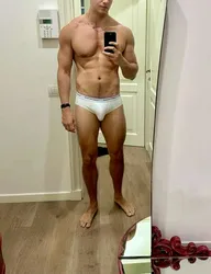 Escorts South Shields, England 6ft3, 95kg alpha male (London)