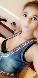 Escorts Abu Dhabi, United Arab Emirates Maliha Busty Girl