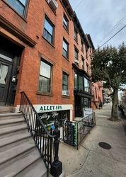 Hoboken, New Jersey Alley Spa