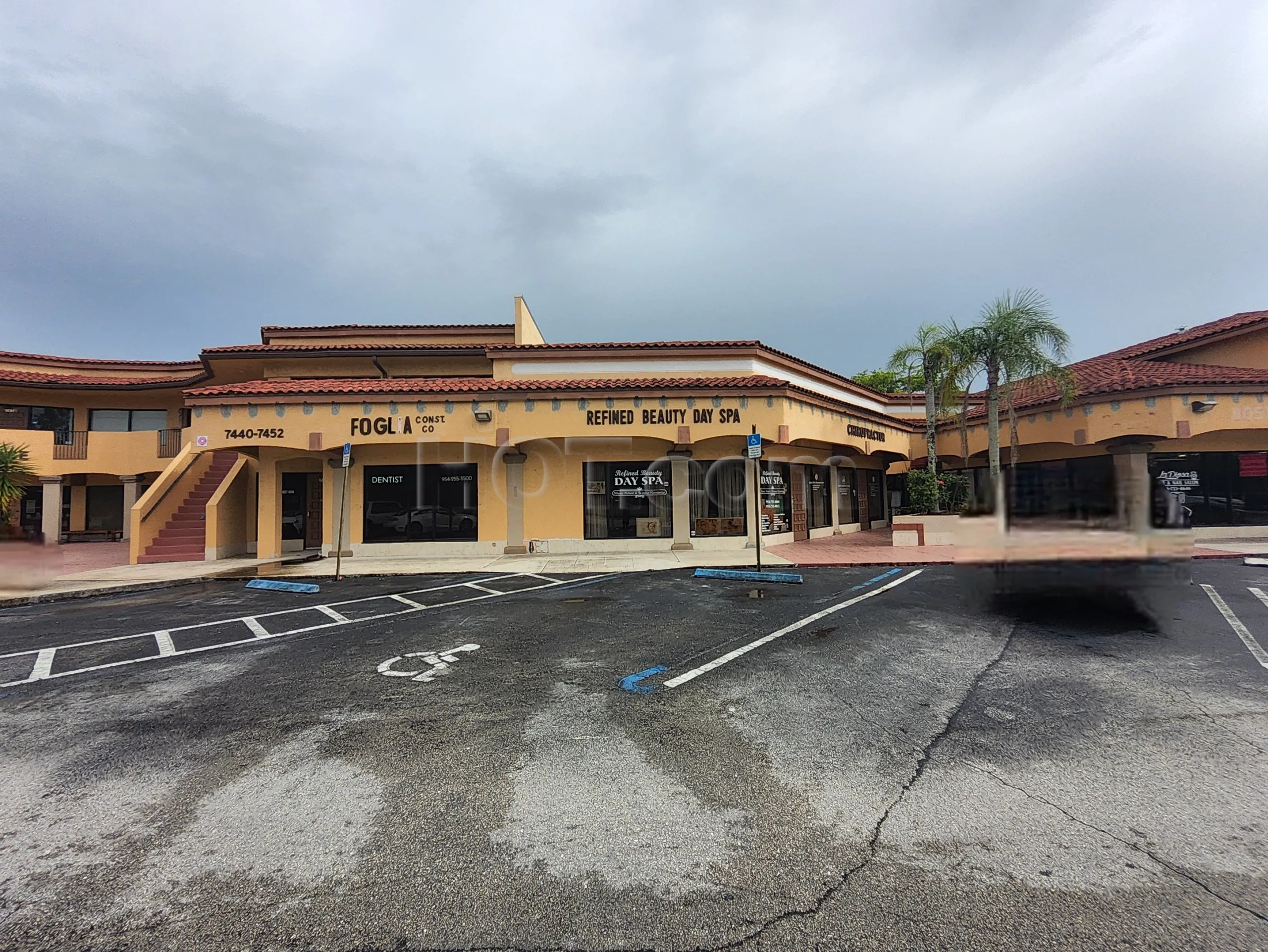 Coral Springs, Florida Refined beauty day Spa