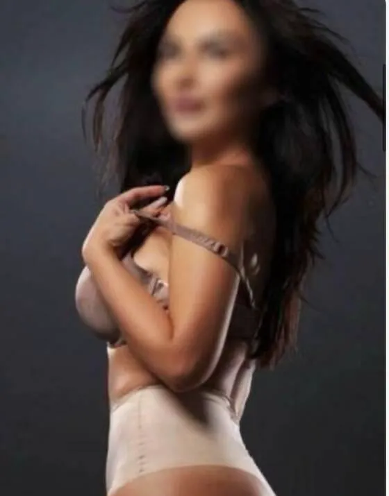 Escorts Oakville, Ontario Karina