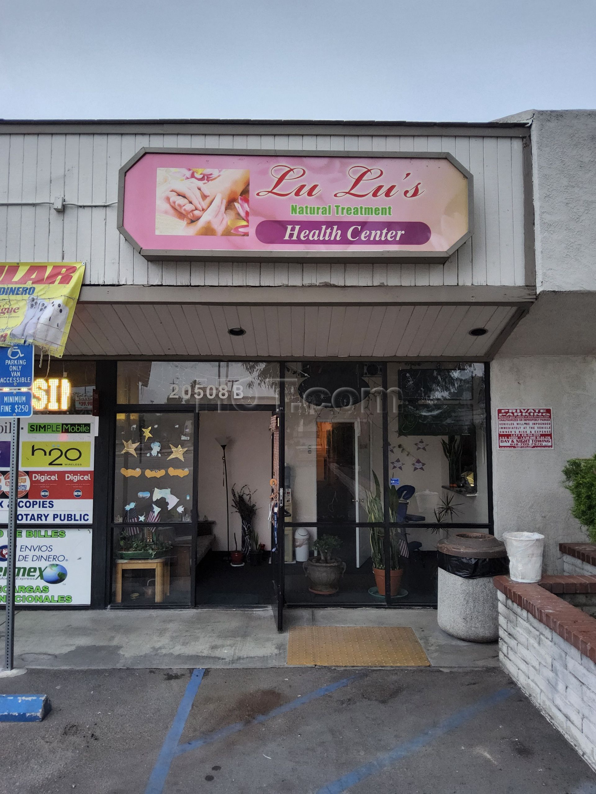 Canoga Park, California Lulu Healthy Center