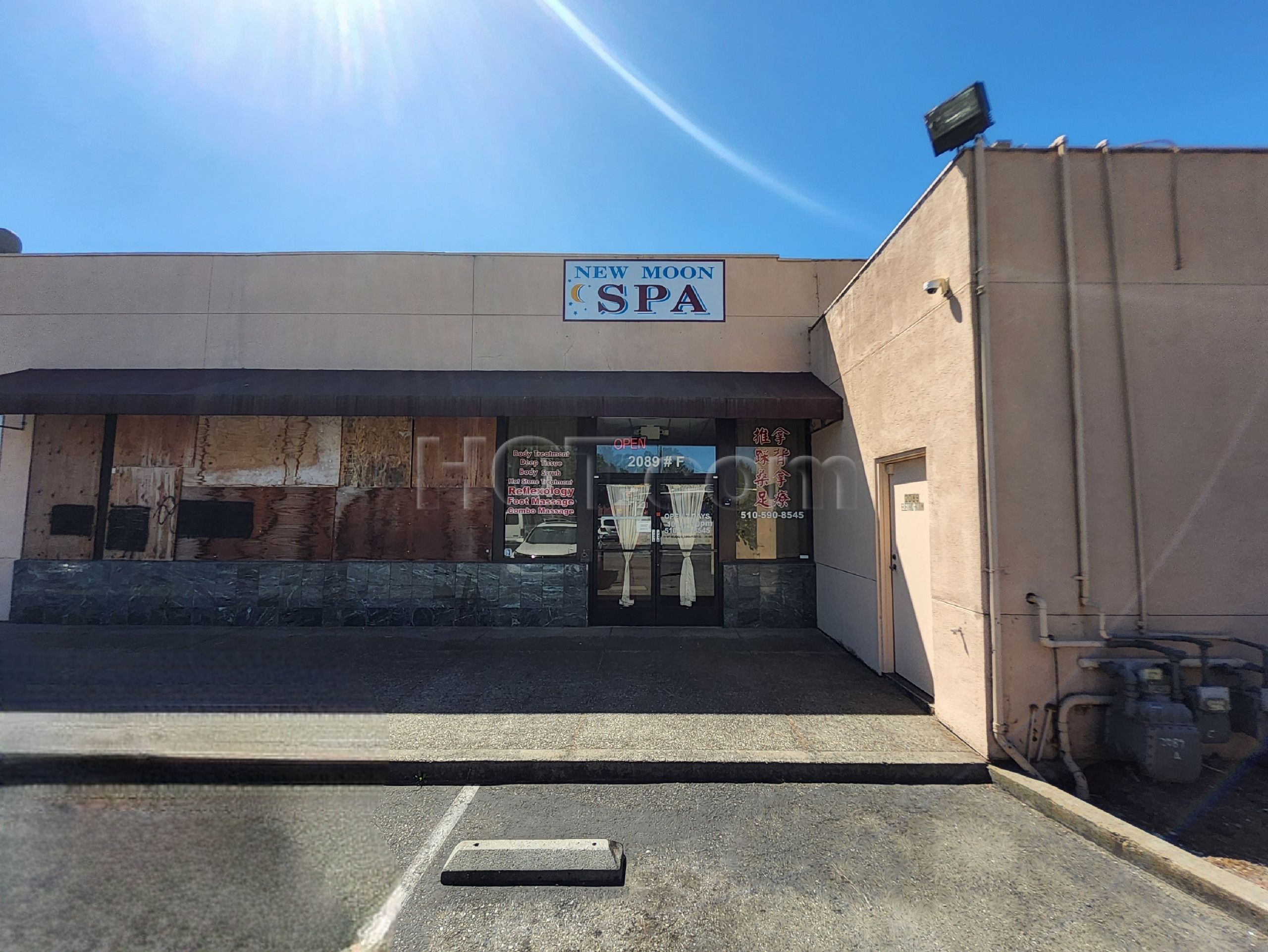 San Leandro, California New Moon Spa