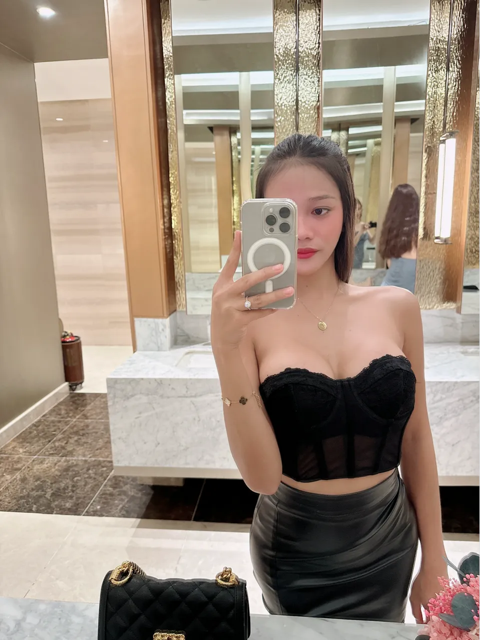 Escorts Cebu City, Philippines fxck my thigh 🕳️🍑