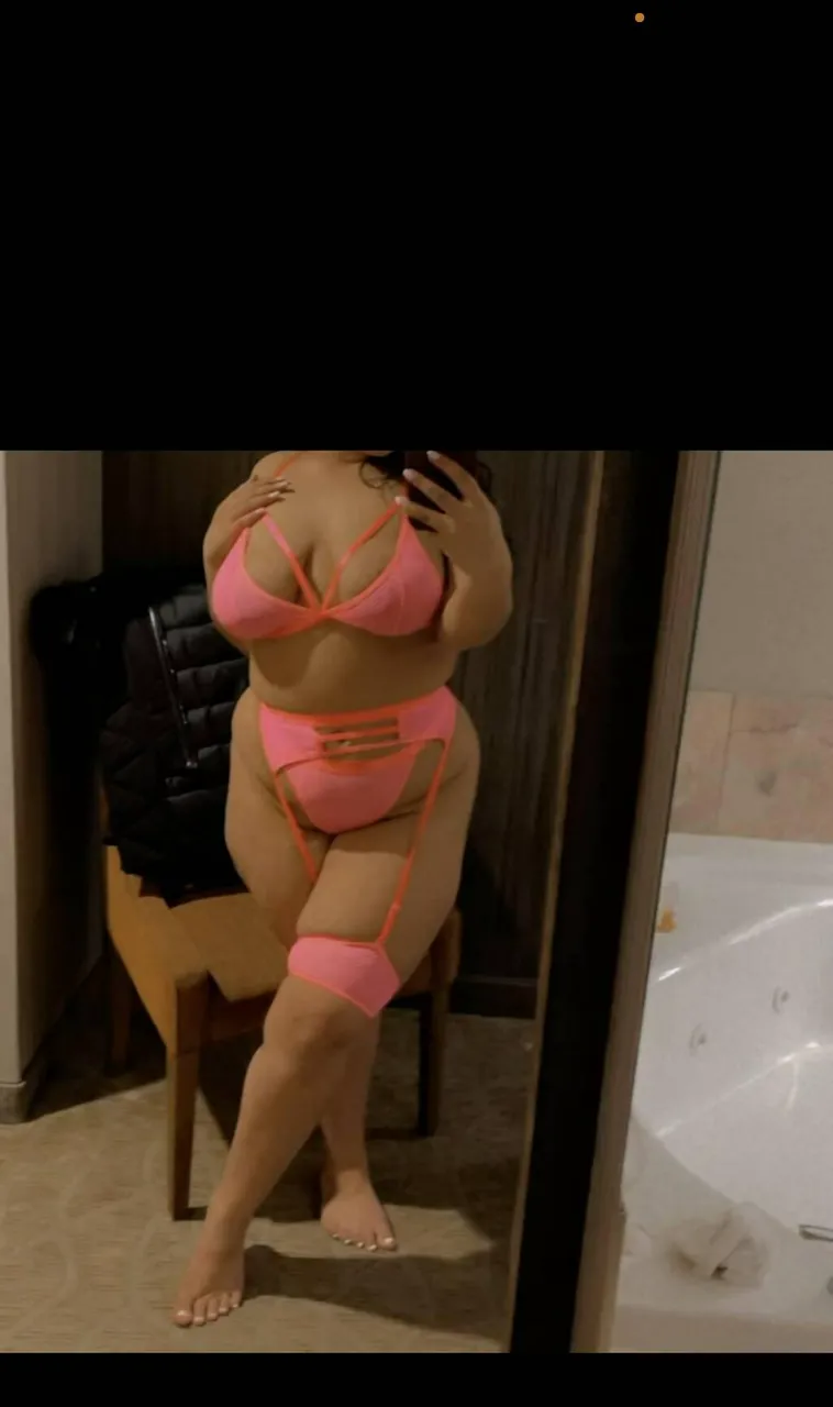 Escorts Oakville, Ontario Leah