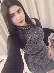 Escorts Dubai, United Arab Emirates Busty Indian Komal