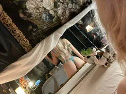 Escorts Hamilton, Ontario Hailey