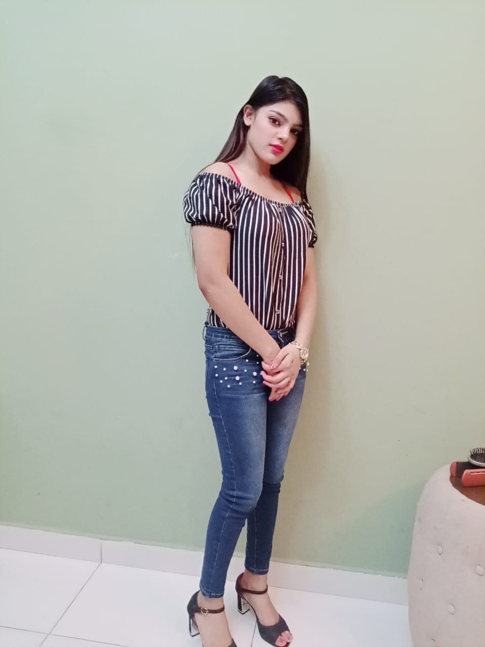 Escorts Abu Dhabi, United Arab Emirates Jiya Indian Girl