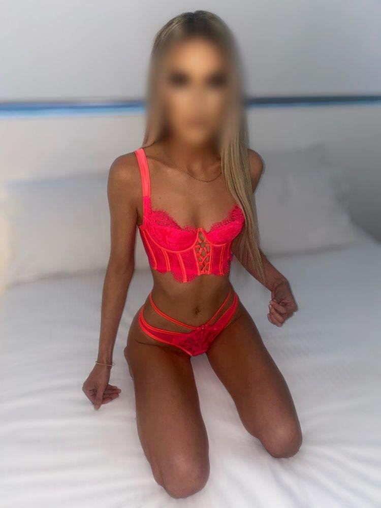 Escorts Perth, Australia Aria Adams