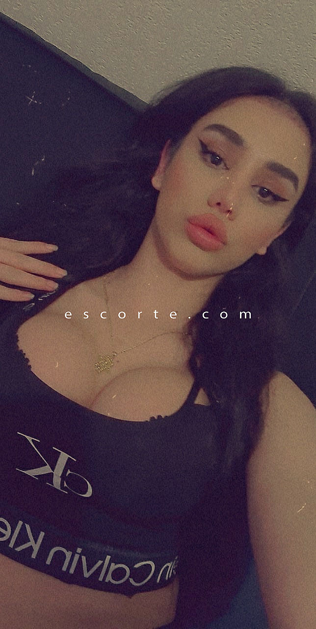 Escorts Bordeaux, France Maryaa