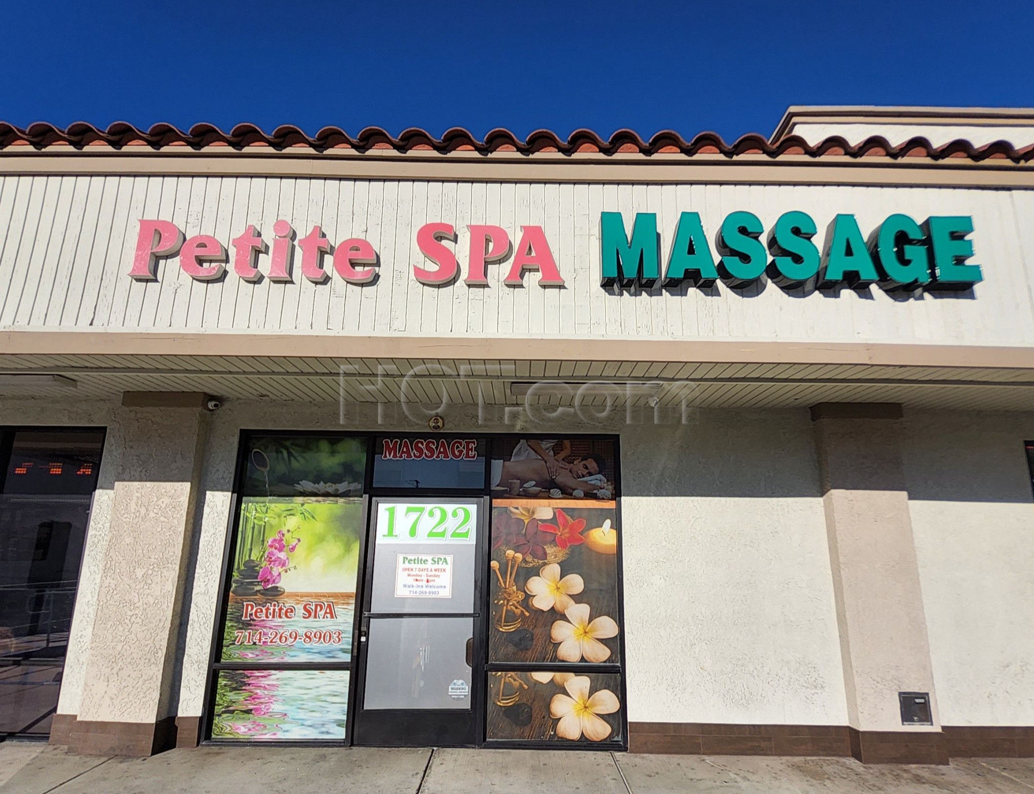 Orange, California Petite Spa Massage