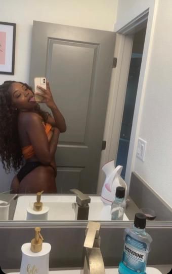 Escorts Los Angeles, California QV Specials😛 Pretty Chocolate Whore waiting for you Daddy🥰🥰🥰🥰🥰  25 -