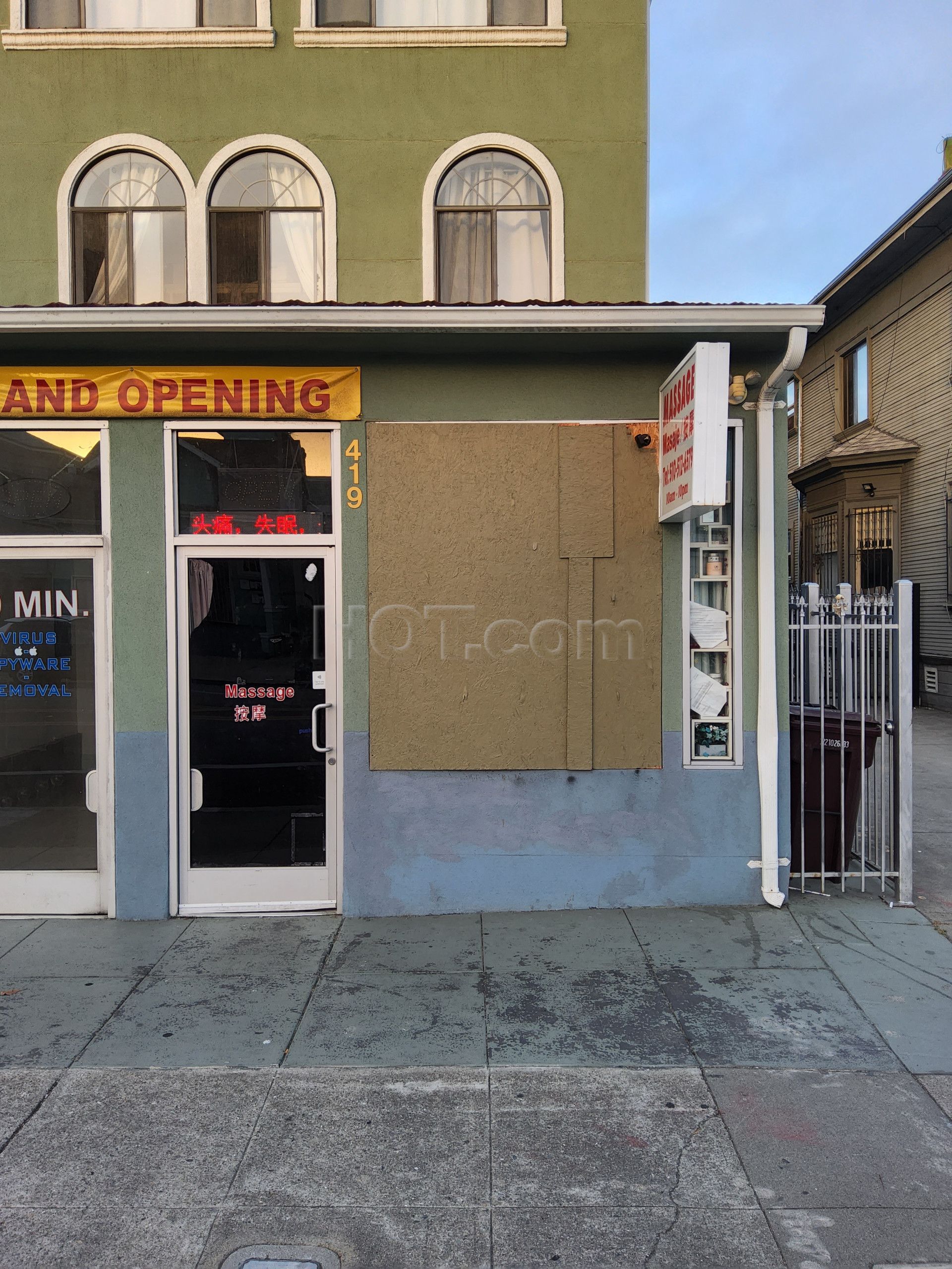 Oakland, California Smiling Cupping Spa