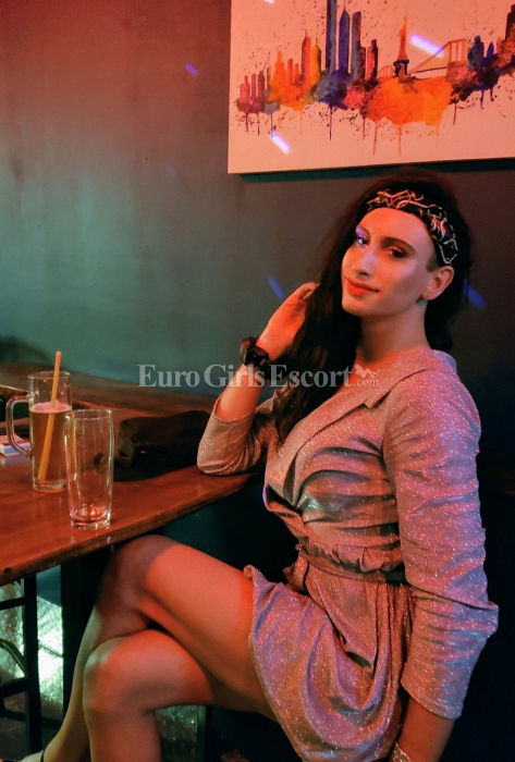Escorts London, England Dinar