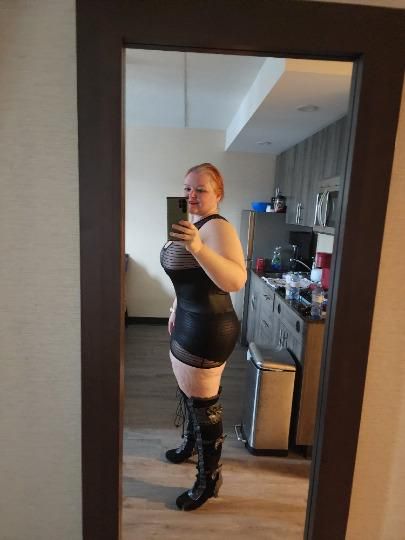 Escorts Niagara Falls, Ontario Miss dee