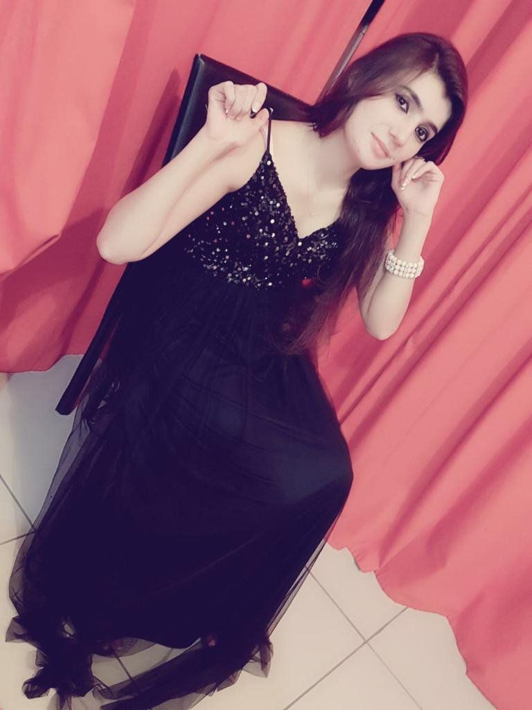 Escorts Dubai, United Arab Emirates Vineeta Busty Girl