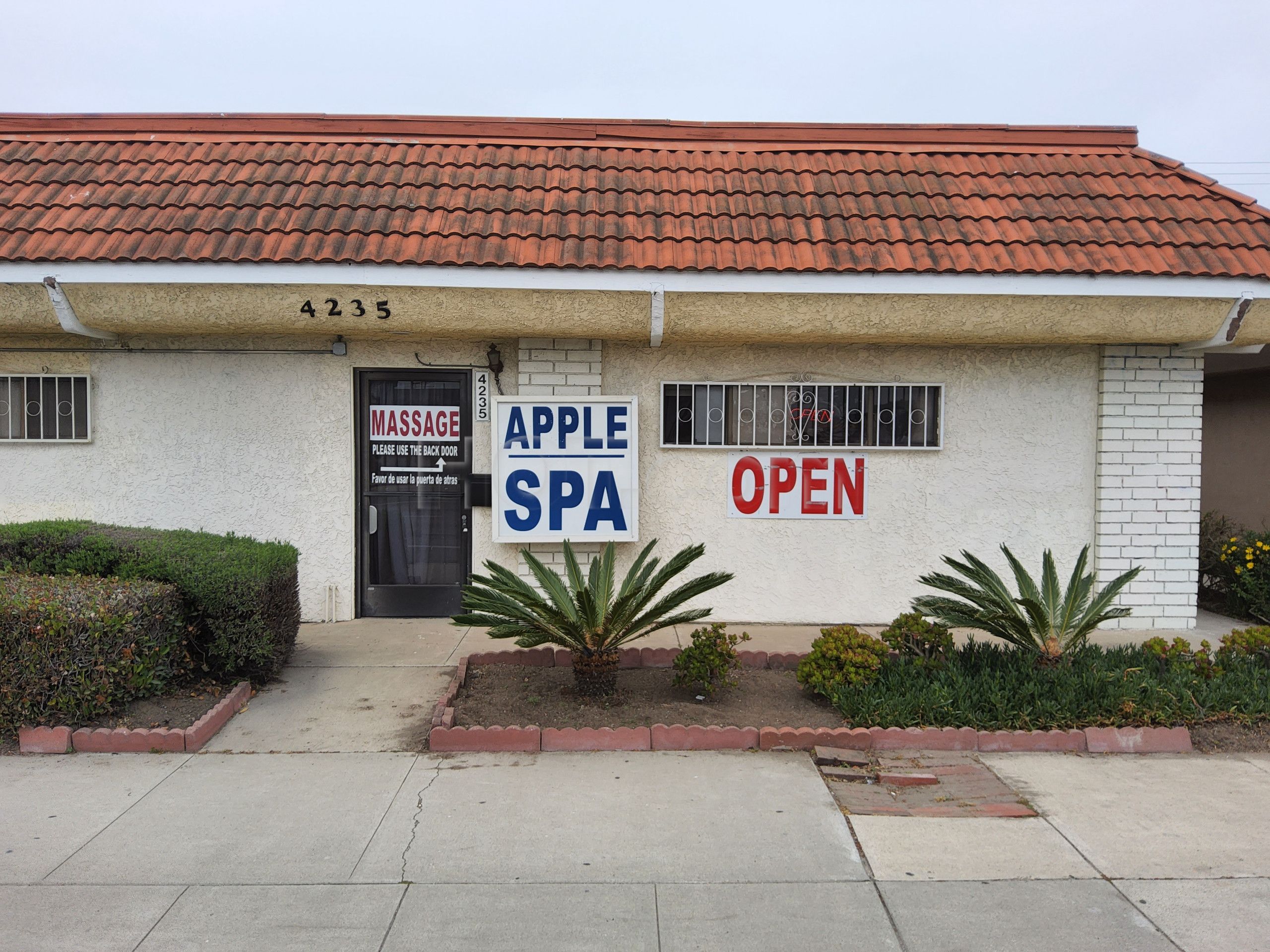 Oxnard, California Apple Massage