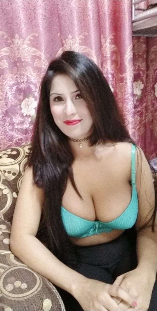 Gudiya Busty Milf