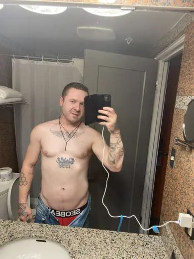 Escorts Calgary, Alberta Handsome tattoo jock boy