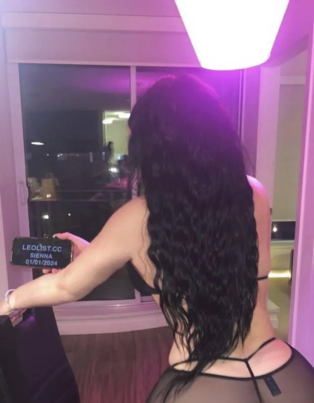 Escorts Kitchener, Ontario Sienna