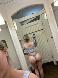 Escorts Indianapolis, Indiana WHO NEEDS 😉 MY BIG 🥶 BUTT ? HMU 🤙 LETS MEETUP 😈🍑🍆💦❤️