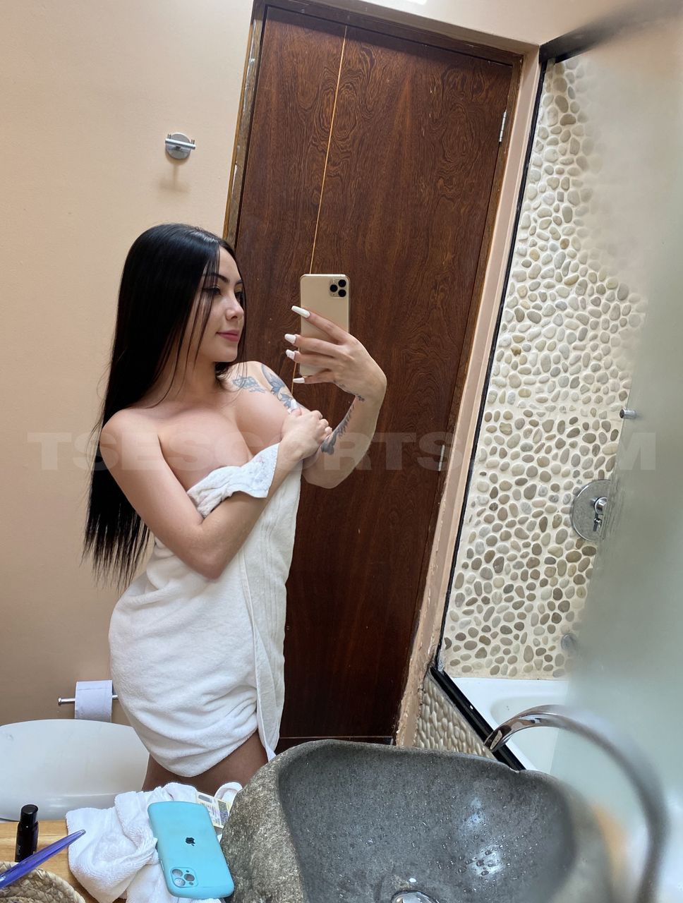 Escorts Medellin, Colombia Emi