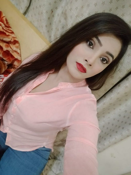 Escorts Dubai, United Arab Emirates Komal Indian Girl